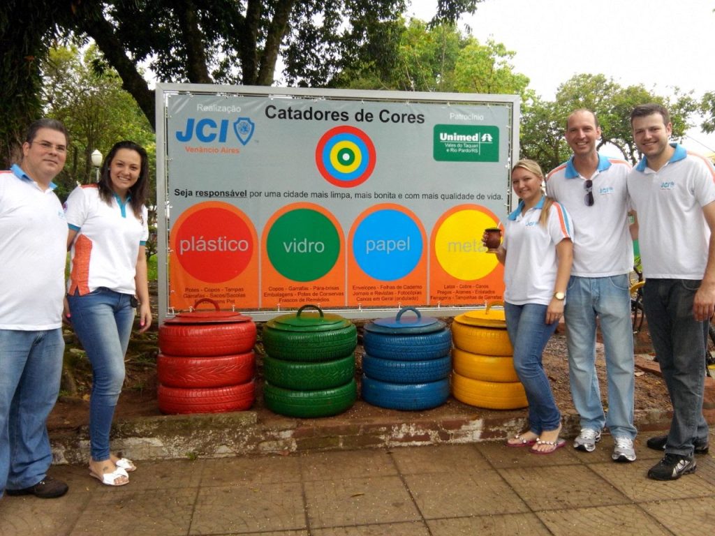 Lixeiras na Praça